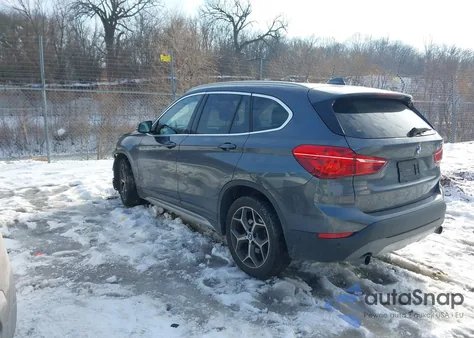 2017 BMW X1 xDrive28I z USA, uszkodzony, nr VIN WBXHT3C37H5F70342